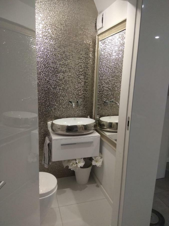 Luxury Apartment With Own Parking Chorzów Buitenkant foto